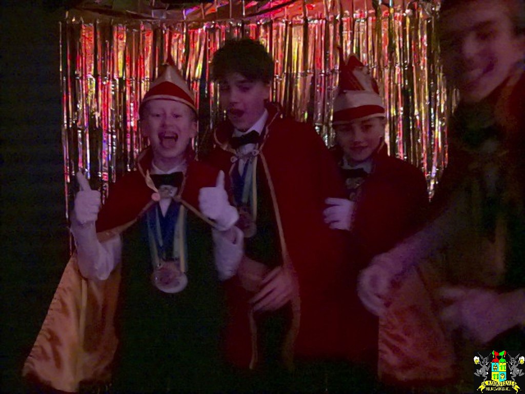 ../Images/Jeugd Opwarmbal Photobooth 011.jpg